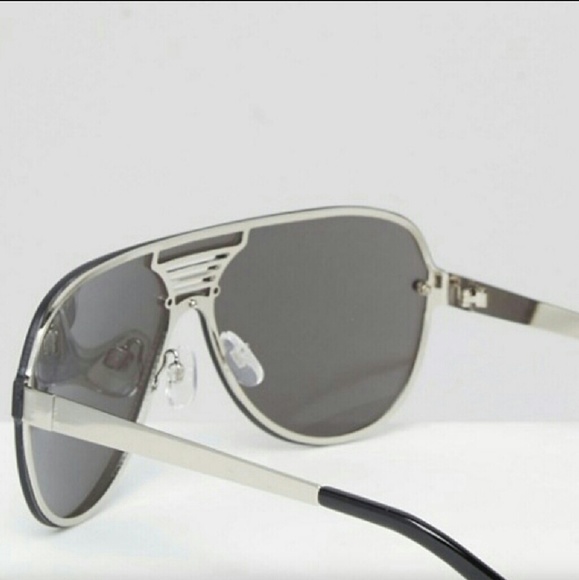 QUAY AUSTRALIA SHOWTIME SUNGLASSES SILVER - Picture 7 of 15
